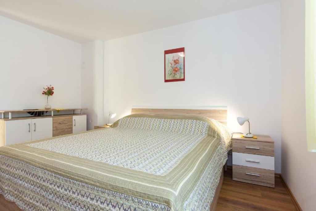 Apartments Hodanic 克尔克 外观 照片