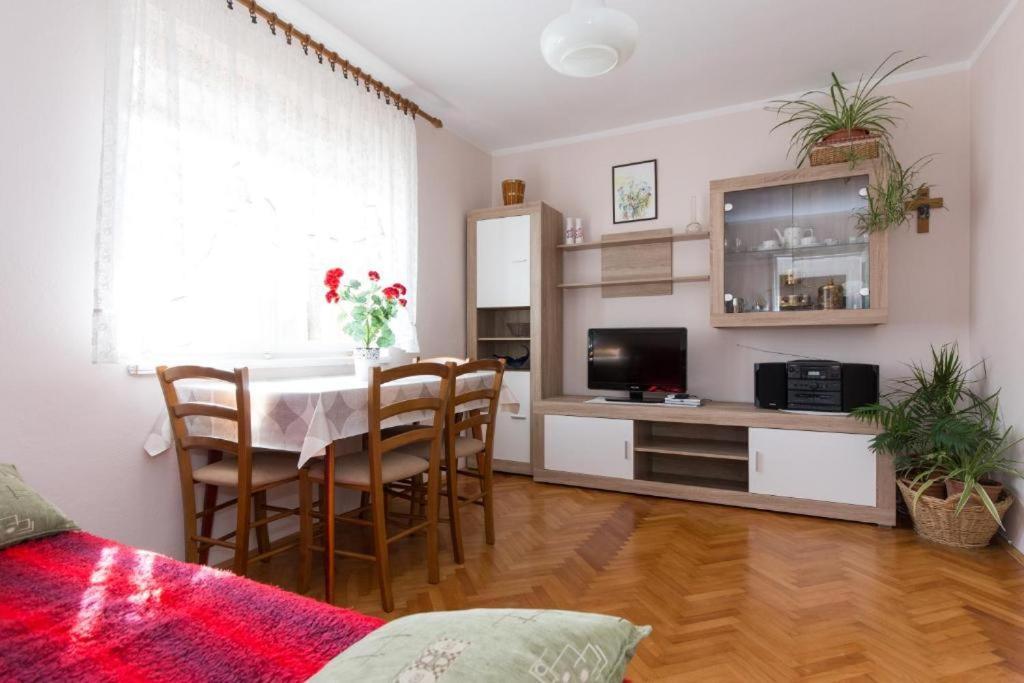 Apartments Hodanic 克尔克 外观 照片