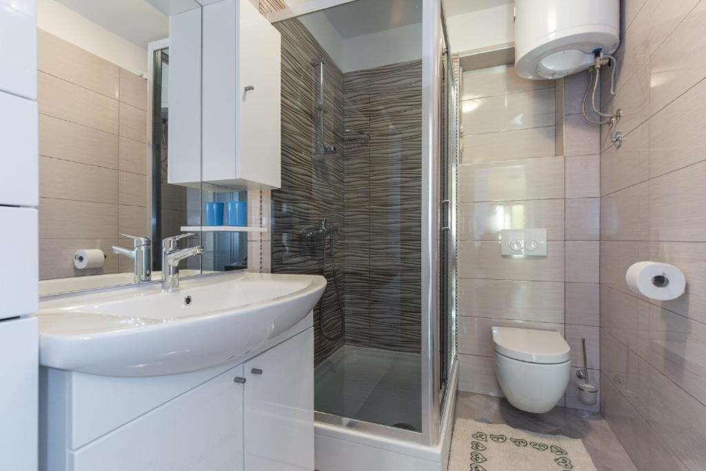 Apartments Hodanic 克尔克 外观 照片