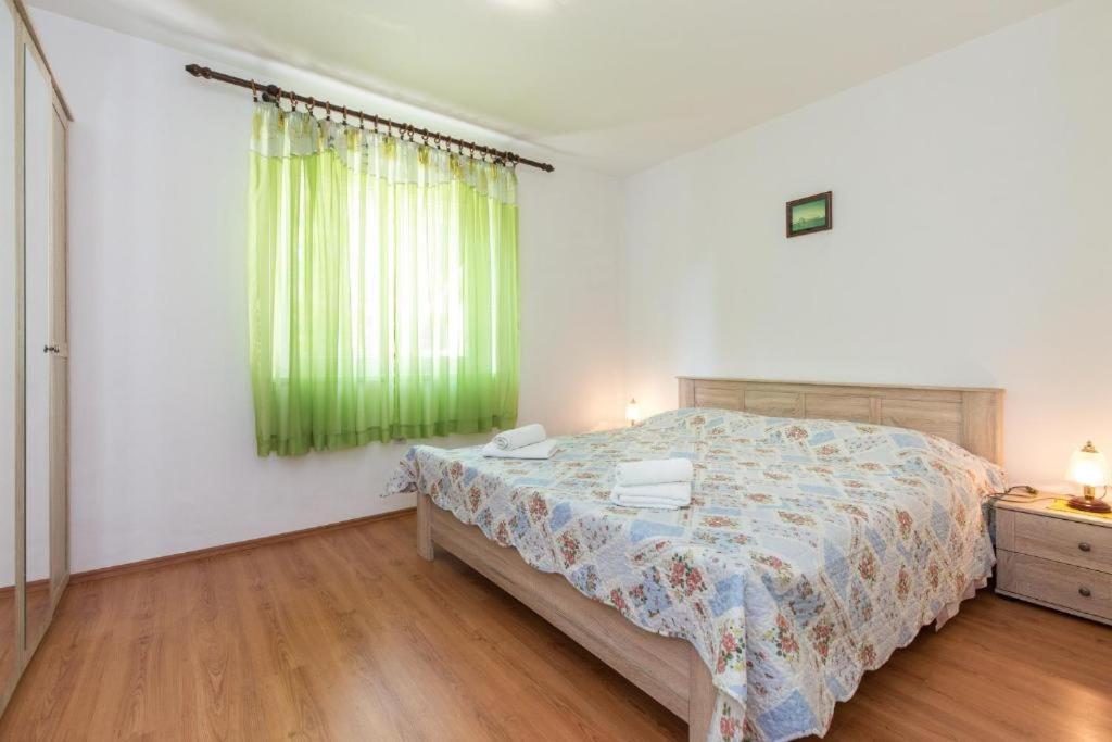 Apartments Hodanic 克尔克 外观 照片