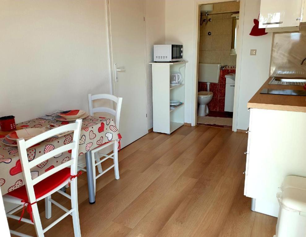 Apartments Hodanic 克尔克 外观 照片